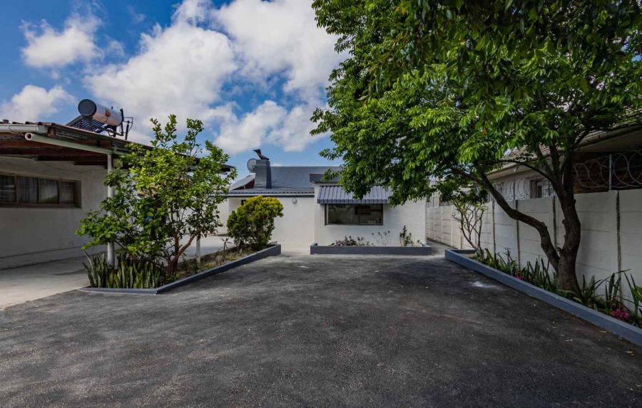 To Let 1 Bedroom Property for Rent in Oakdale Western Cape